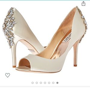 Badgley Mischka ivory pumps